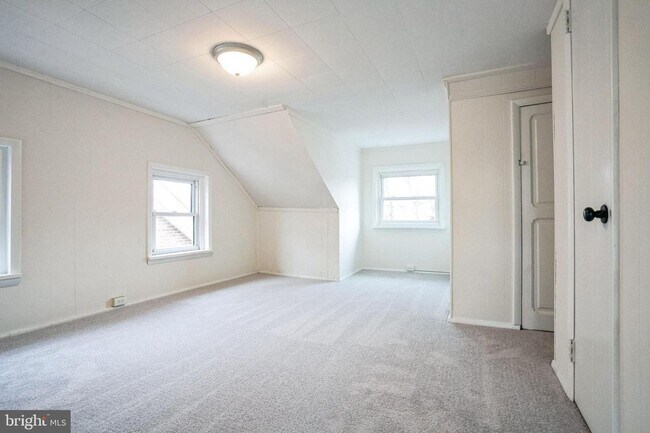 Building Photo - Cute 3 bedroom home