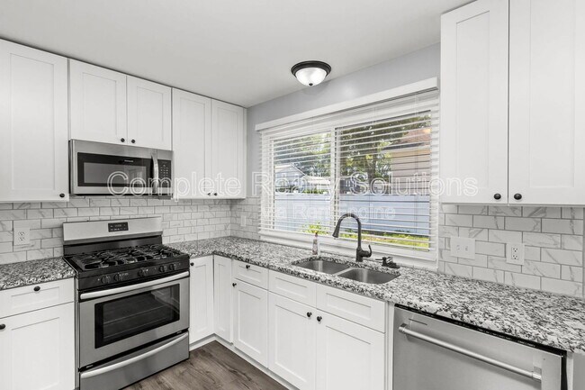 Building Photo - 17 Auchly Ln