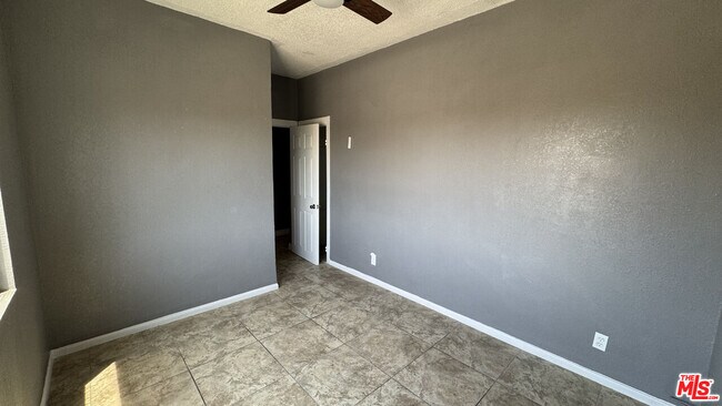 Building Photo - 924 S Sunol Dr