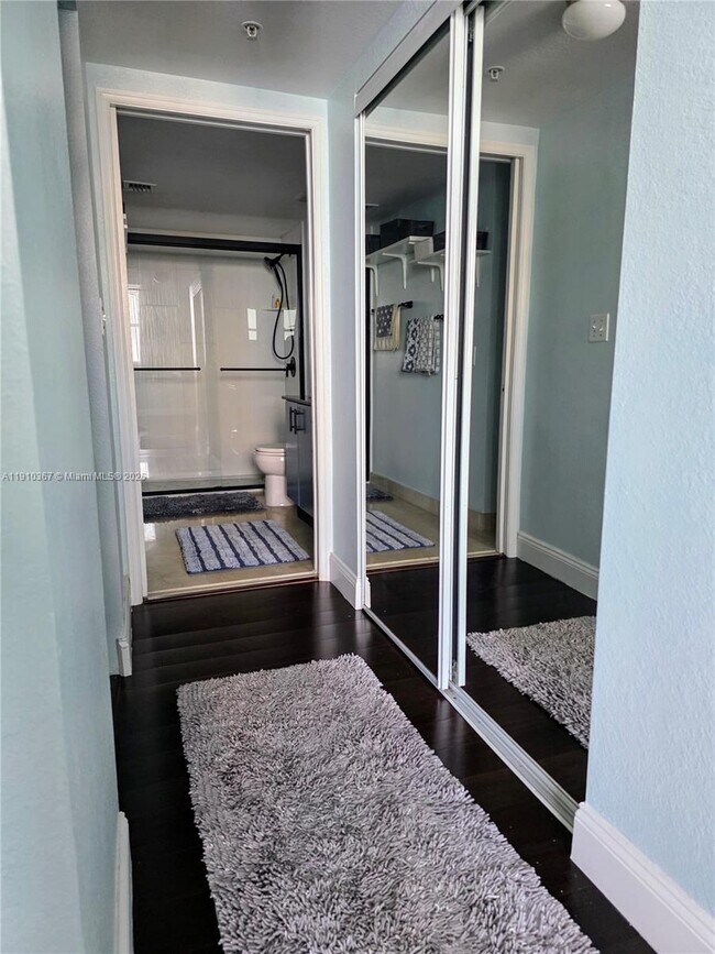 Building Photo - 1625 Kennedy Cswy