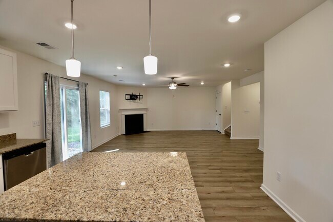 Building Photo - 1718 Canopy Dr