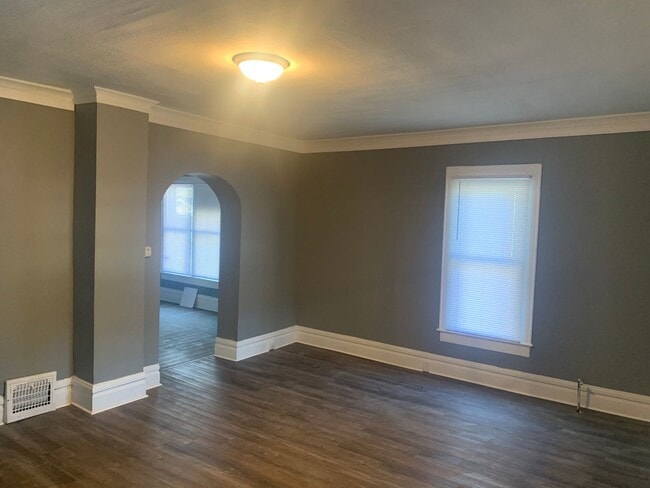Building Photo - 3 Bed 1 Bath Home