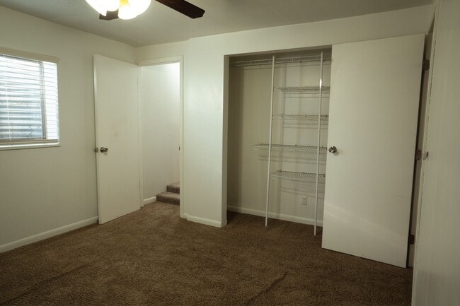 Building Photo - Gorgeous Family Home on Cul-de-Sac