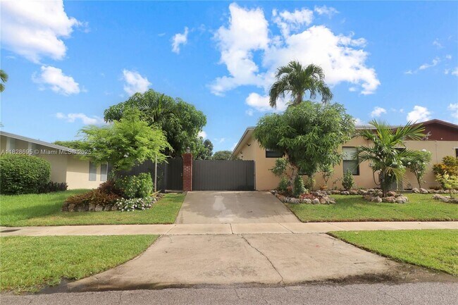 Building Photo - 15730 SW 103rd Ave