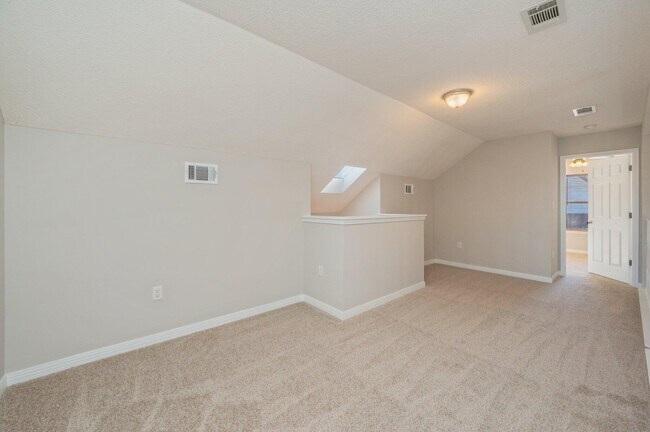 Building Photo - 546 Tikell Dr