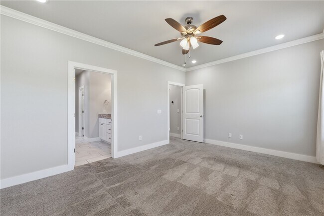 Building Photo - 40 E Loveland Loop