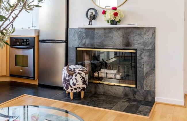 Building Photo - Situated in an excellent location of SOMA ...