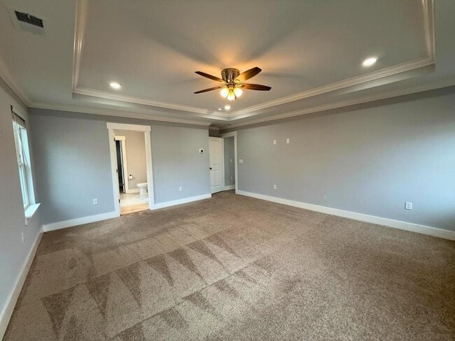 Building Photo - 6810 City View Dr