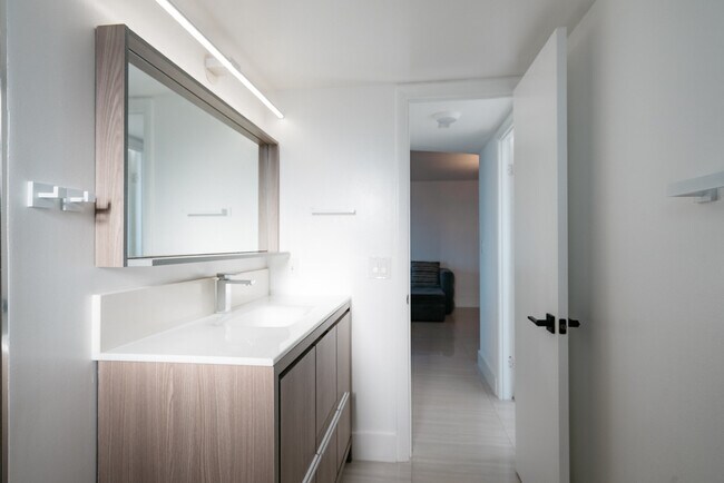 Building Photo - 2101 S Ocean Dr