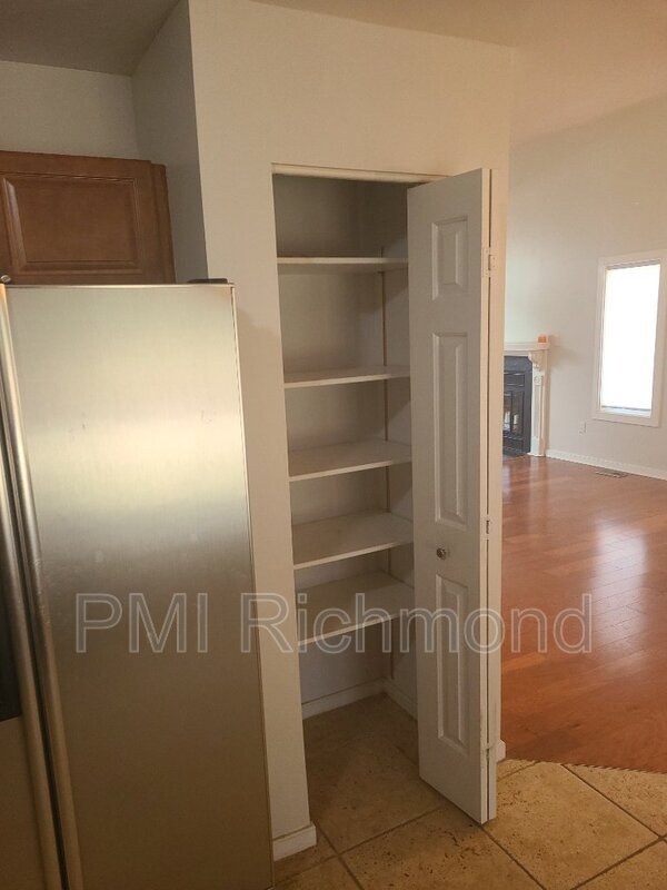 Building Photo - 4601 Winterset Pl