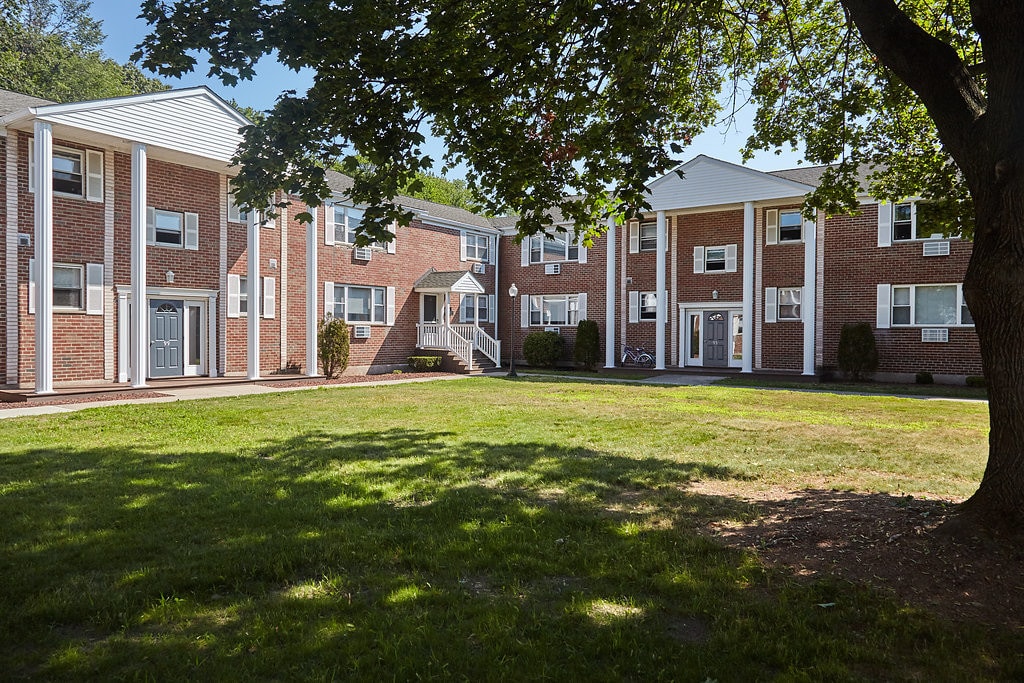 Building Photo - Colonial Village Apartments
