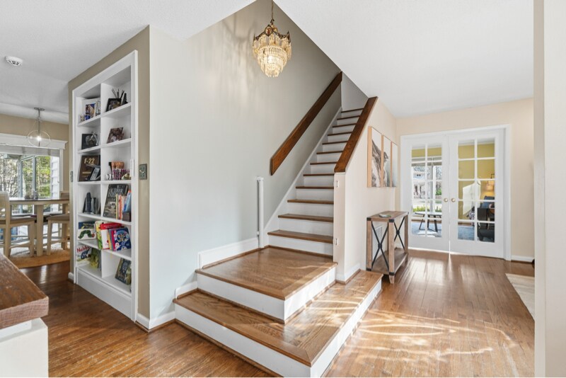 Building Photo - 63 Queens Ct