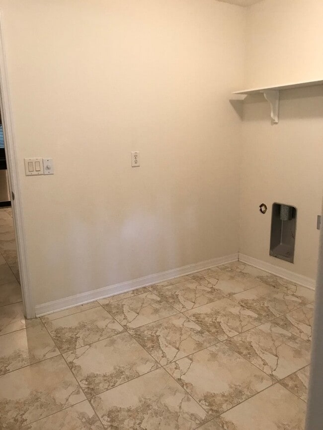 Building Photo - 4/2/3 Single  Family Home