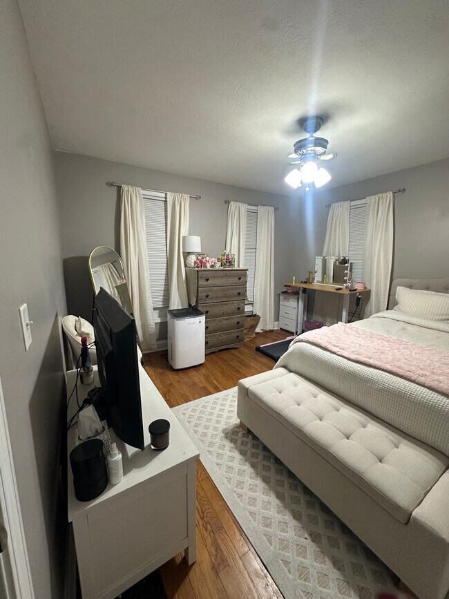 Building Photo - 314 Pleasant St