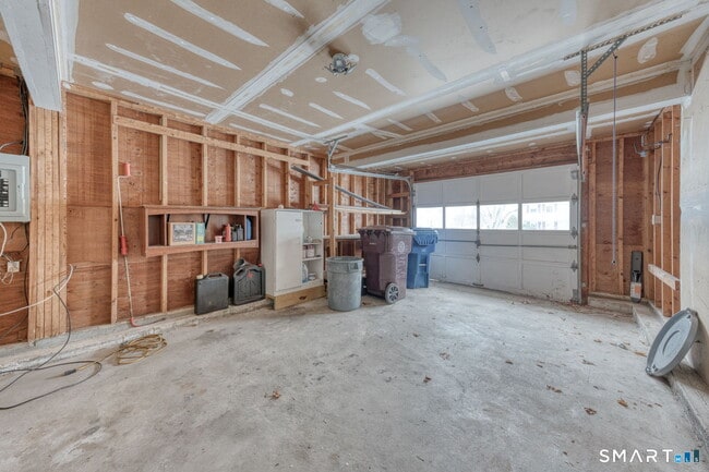 Building Photo - 5 Cutler Ln