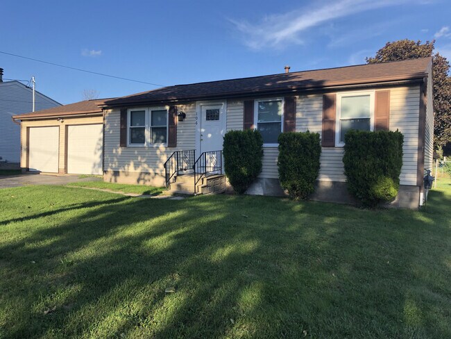 Primary Photo - 106 Polaris St
