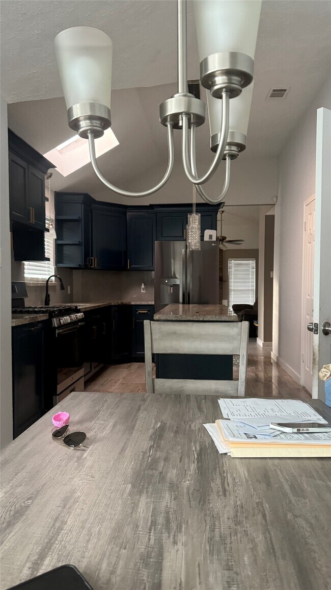 Building Photo - 6018 Beaconridge Dr