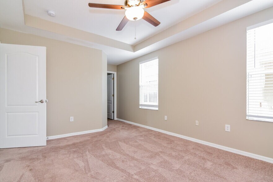 Building Photo - 758 Star Pointe Dr
