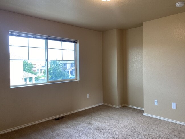 Building Photo - Lovely 3 Bed 2.5 Bath Home in Timbervine