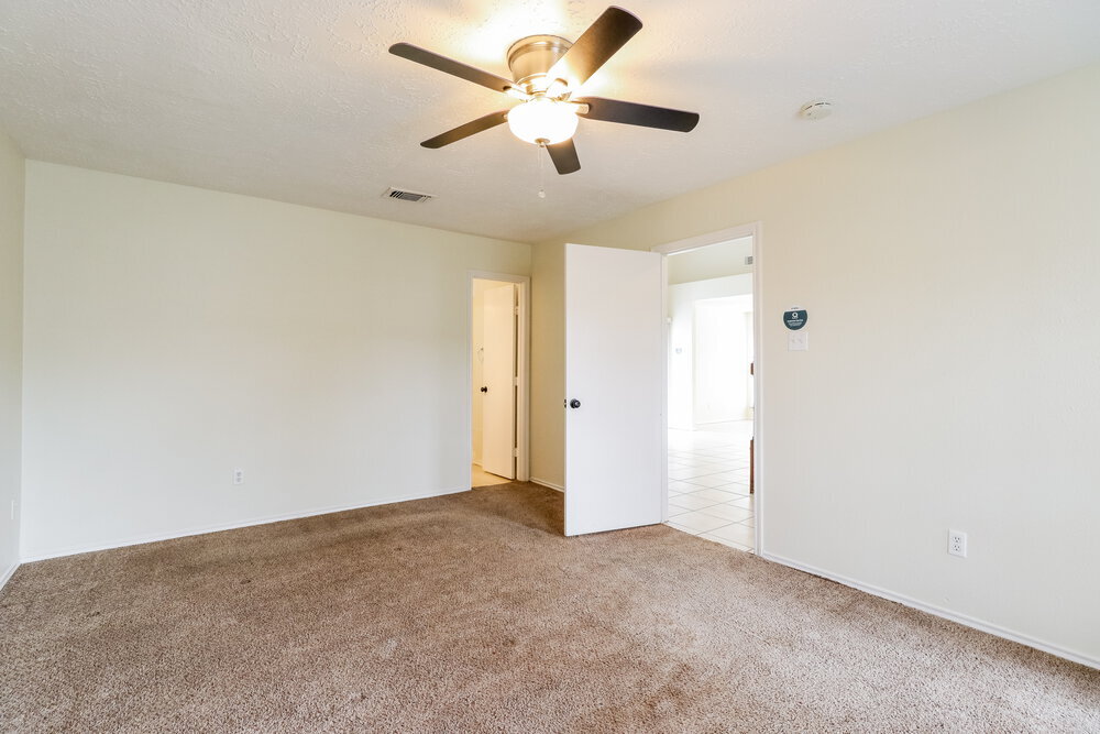 Building Photo - 20110 River Brook Dr