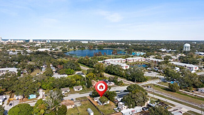 Building Photo - 619-629 Woodlawn St