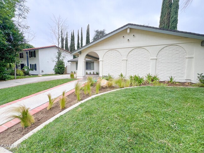 Building Photo - 185 N Sabra Ave