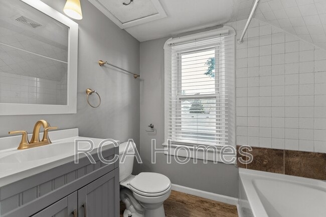 Building Photo - 1009 E Raymond St