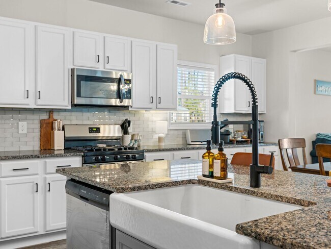 Building Photo - Mimosa Bay Beauty