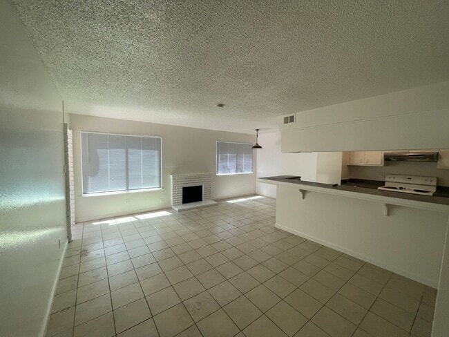Building Photo - 2 Bedrooms in Foothill Farms