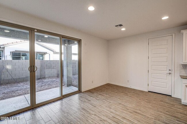 Building Photo - 9916 E Tillman Ave