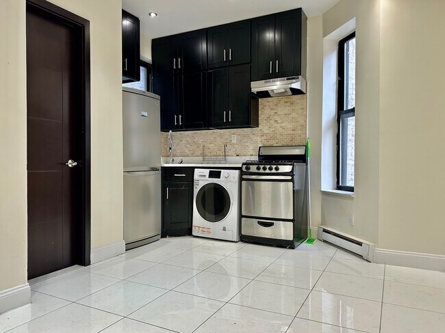 Primary Photo - 216 W 108th St