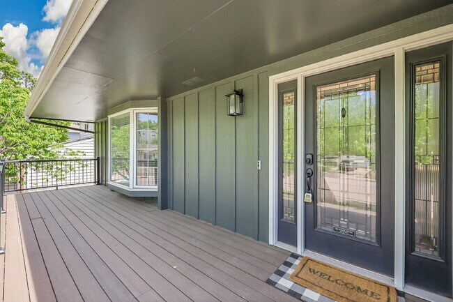 Building Photo - $2,700.00 - 4 Beds, 2 Baths, Single Family...