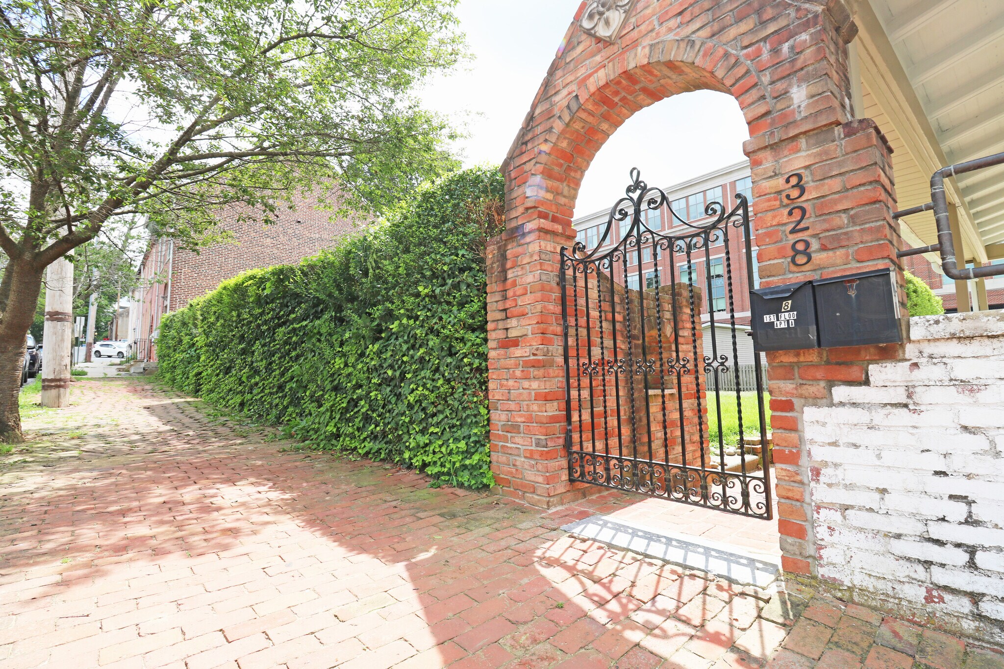 Building Photo - 328 W Gay St