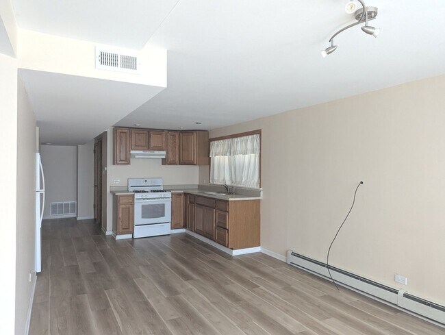 Building Photo - 5802 S Archer Ave
