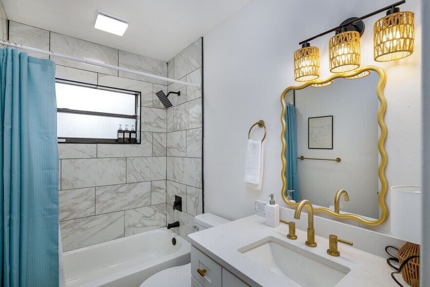 Building Photo - 4936 40th Ave N