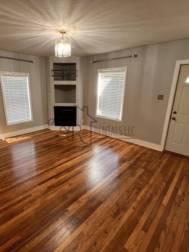 Building Photo - 204 W Leighton St