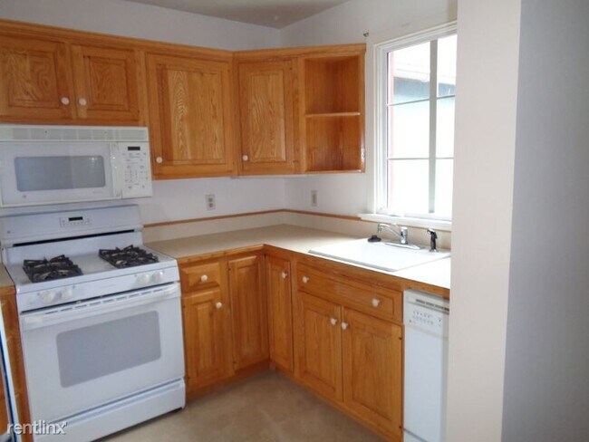 Building Photo - 2 br, 3 bath Townhome - 13 Market Plaza