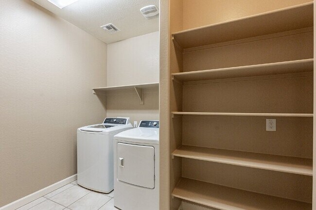 Building Photo - 41391 W Williams Way