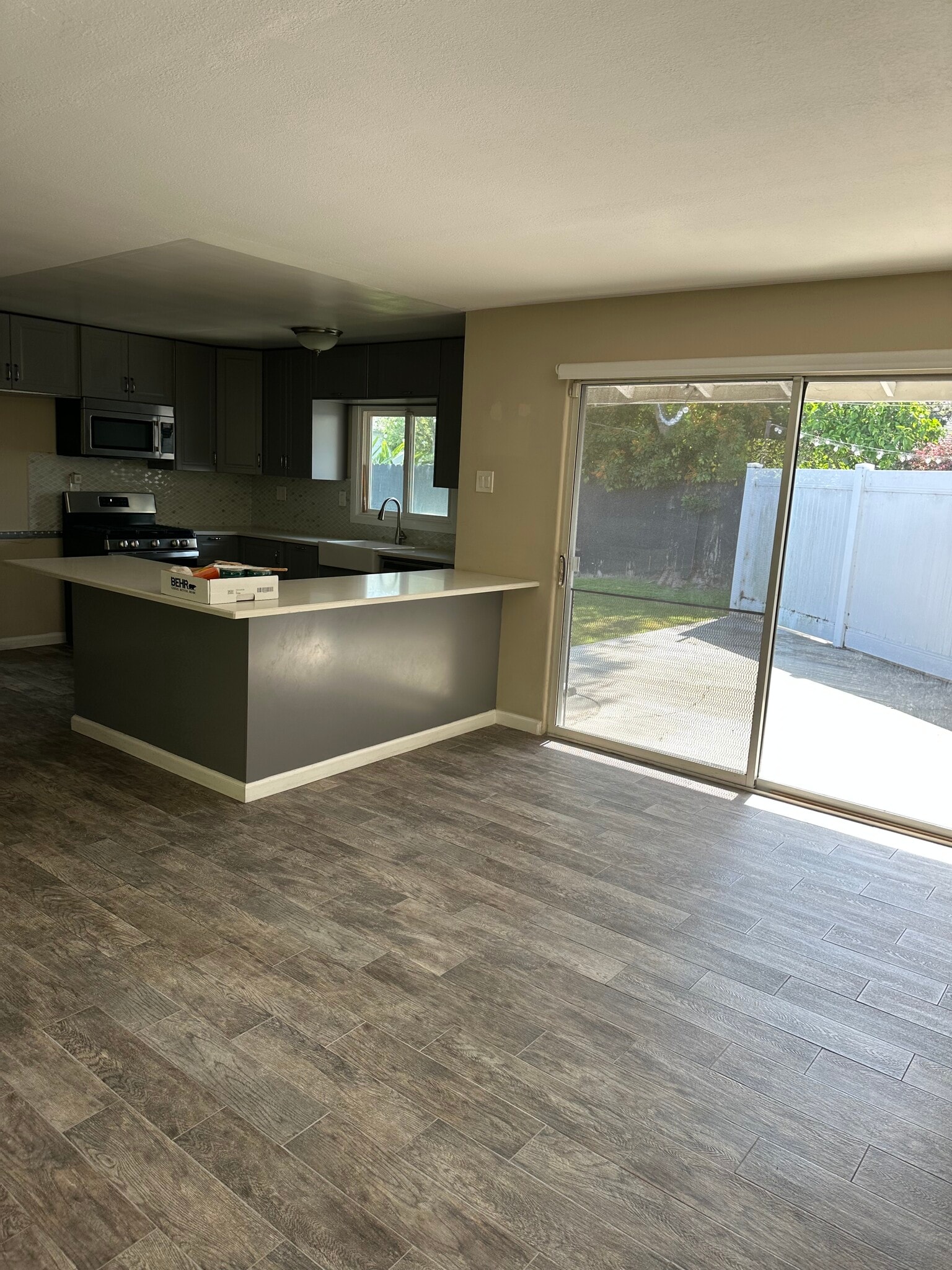 Building Photo - 184 E 19th St