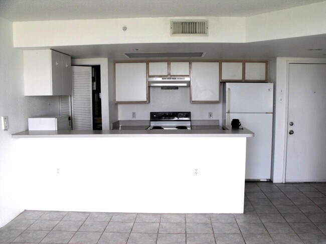 Building Photo - 3635 Seaside Dr
