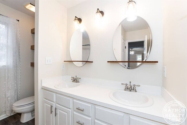 Building Photo - 810 Tacy Pl