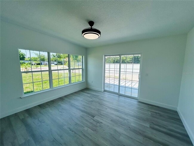 Building Photo - 6603 Cocos Dr