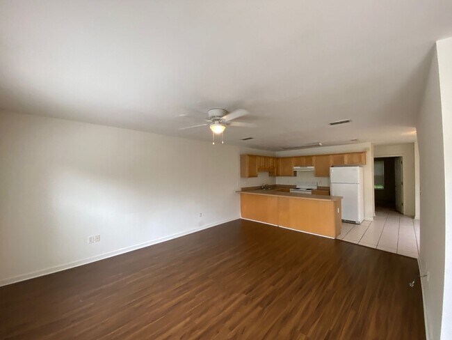 Building Photo - 1081 Solana Ave
