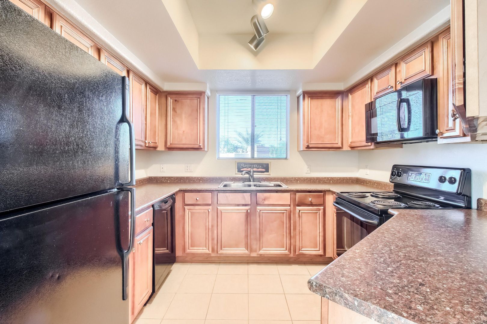 Building Photo - 4925 E Desert Cove Ave