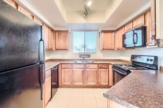 Building Photo - Bright & Spacious 2 Bed, 2 Bath Apartment
