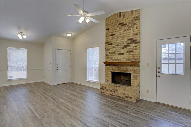 Building Photo - 1409 Waterloo Tr