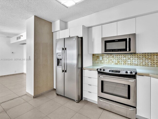Building Photo - 3530 Mystic Pointe Dr