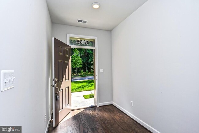 Building Photo - 4388 Fair Lakes Ct