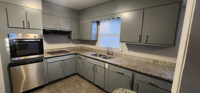 Building Photo - APARTMENT 2BR / 1BA