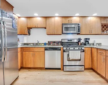 Building Photo - 2626 N Sawyer Ave